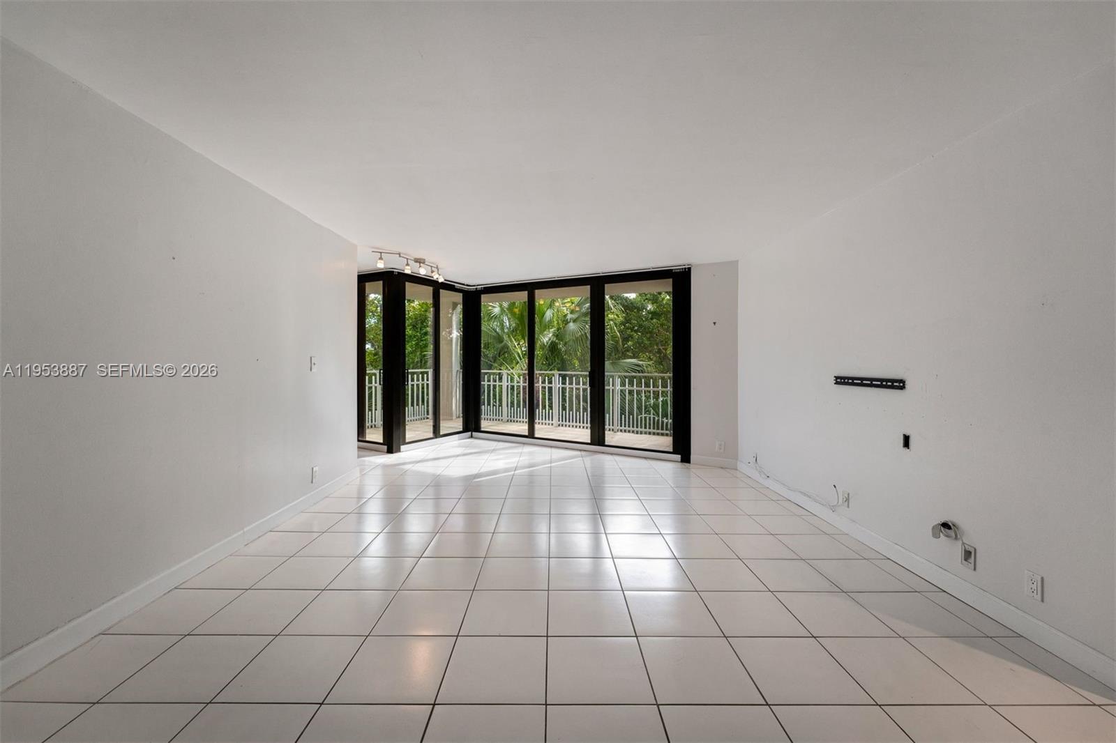 2000 Towerside Ter # 608, Miami FL 33138 photo 2