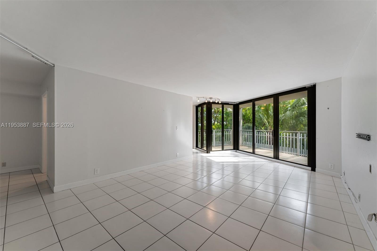 2000 Towerside Ter # 608, Miami FL 33138