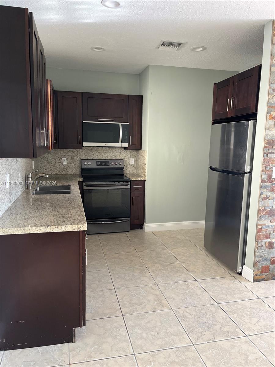 601 NW 97th St # 601, Miami FL 33150 photo 3