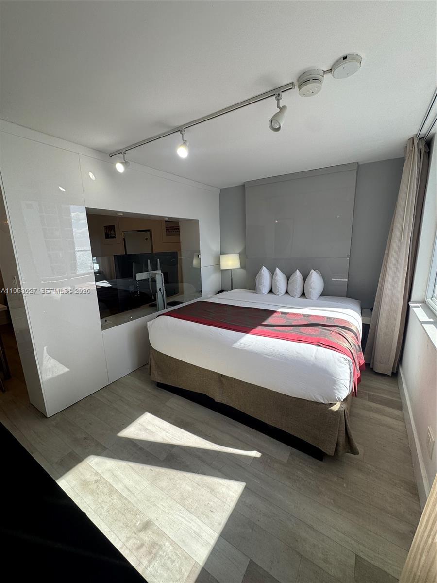 19201 Collins Ave # 1004, Sunny Isles Beach FL 33160 photo 2