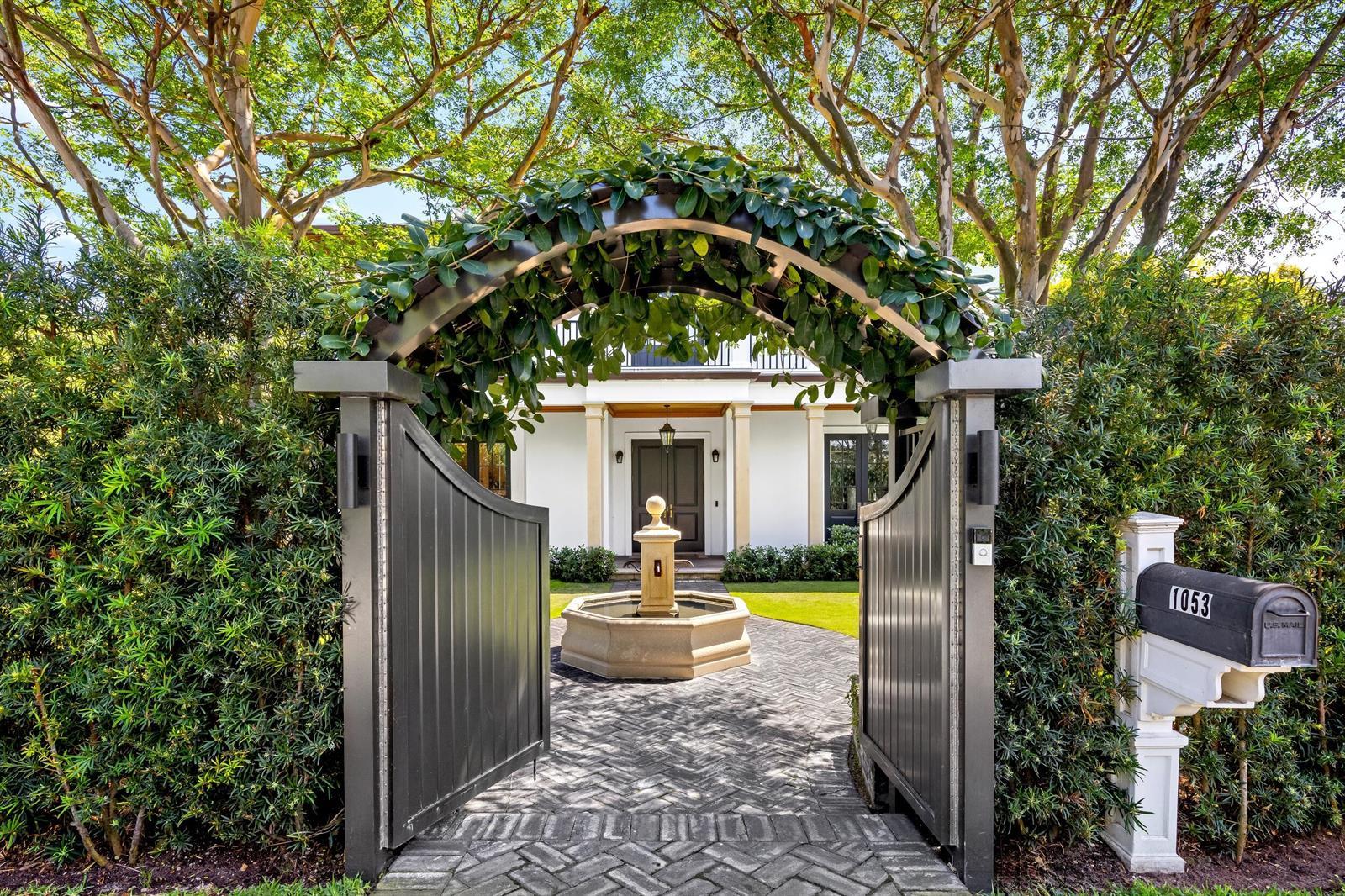 1053 N Lake Way, Palm Beach FL 33480 photo 2