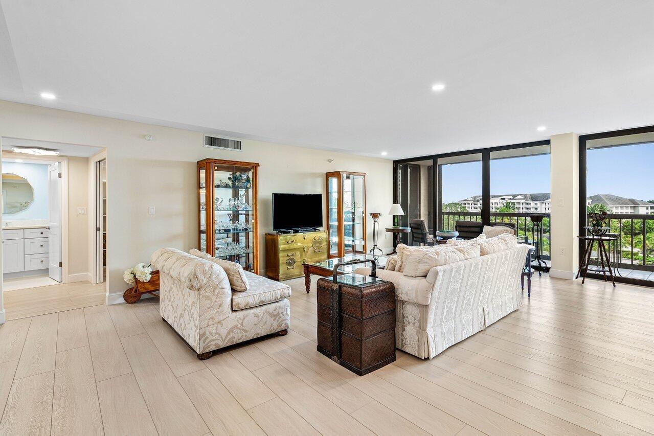 2450 Presidential Way # 607, West Palm Beach FL 33401 photo 3