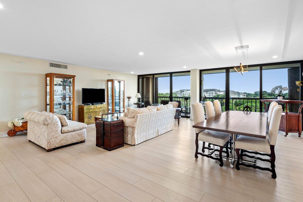 2450 Presidential Way # 607, West Palm Beach FL 33401