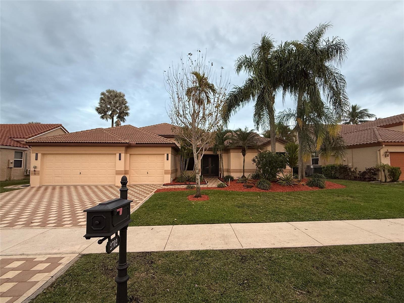 2702 E Orchard Circle, Davie FL 33328 photo 2