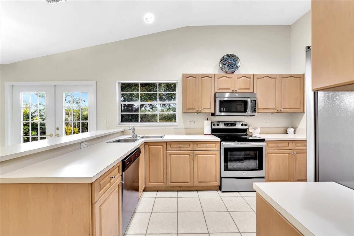 20231 NW 10th Street, Pembroke Pines FL 33029 photo 4