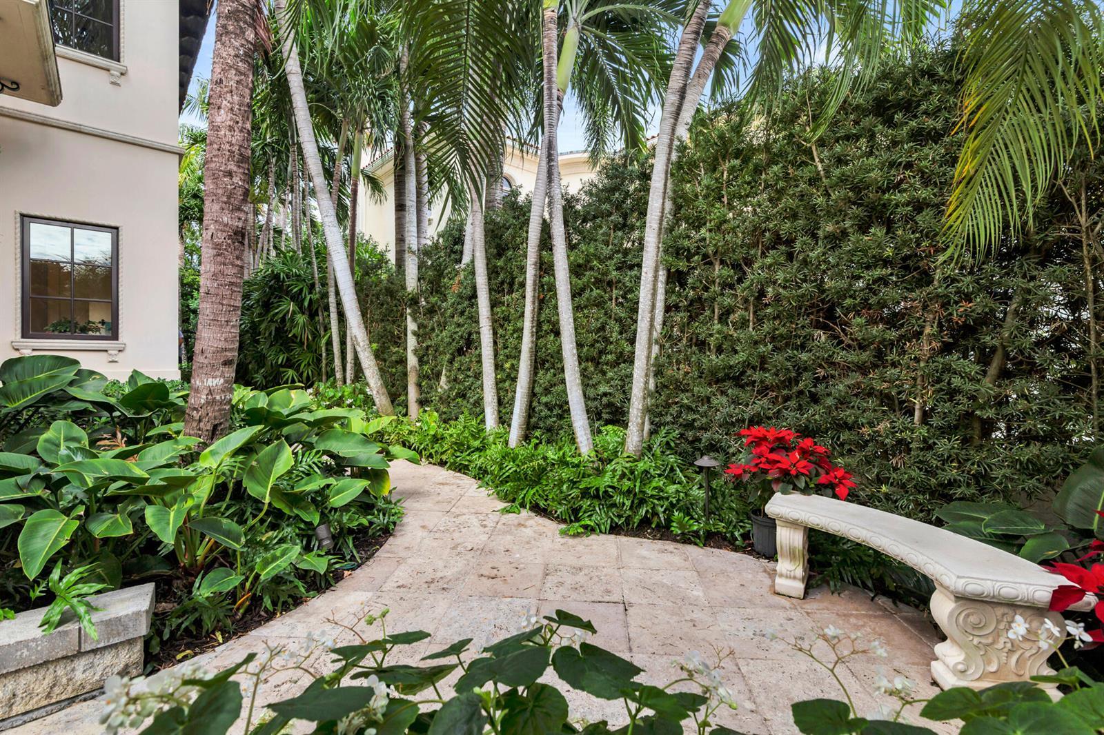 261 Seminole Avenue, Palm Beach FL 33480 photo 3