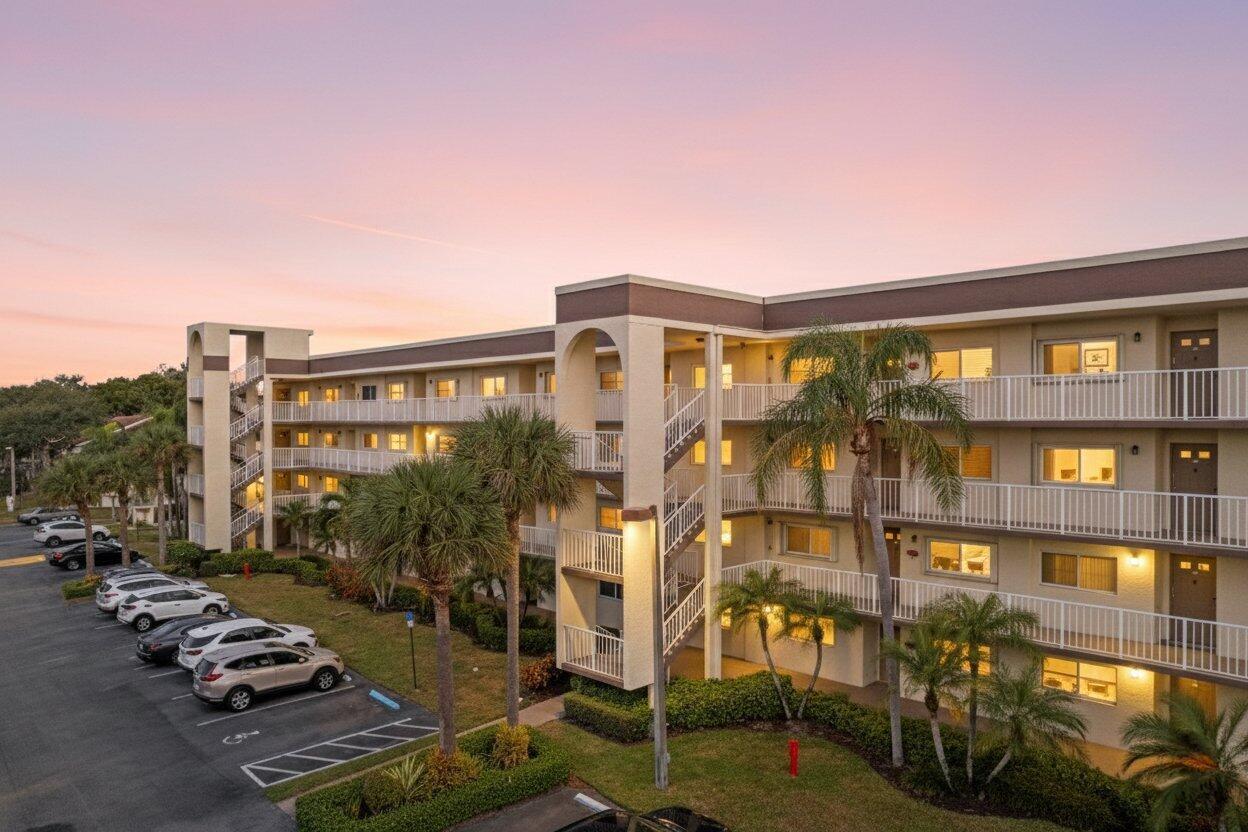 4735 Lucerne Lakes Boulevard # 402, Lake Worth FL 33467 photo 2