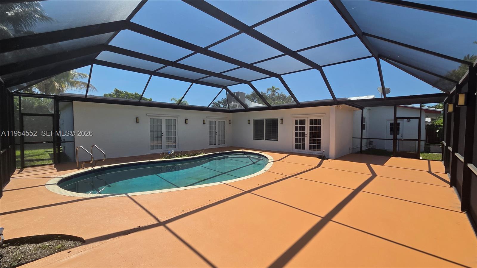 1245 Coral Ln, Hollywood FL 33019 photo 3