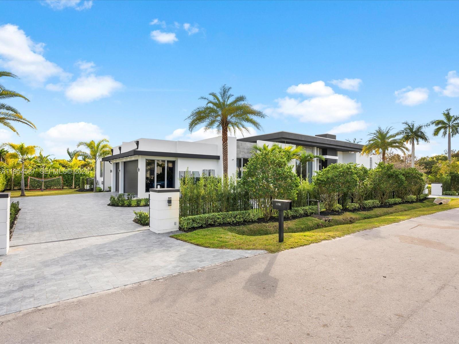 11780 NW 15th St, Plantation FL 33323