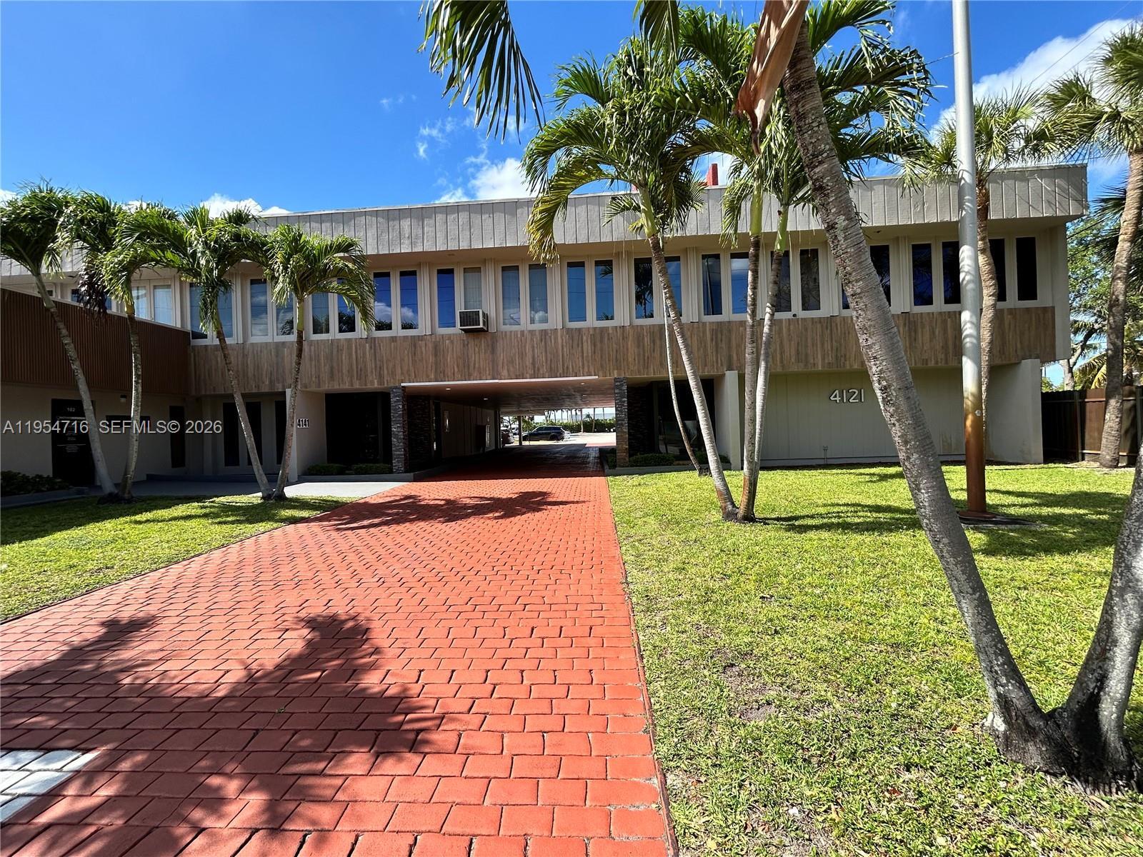 4121 NW 5th St # 101, Plantation FL 33317