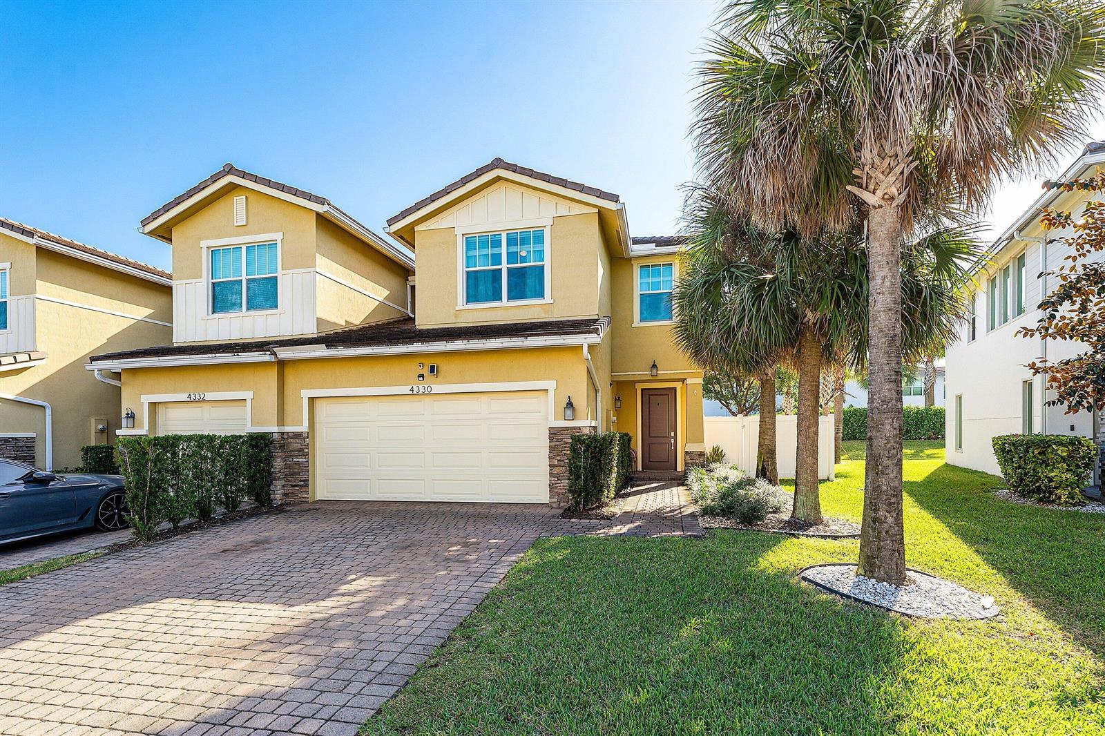4330 Lago Drive, Deerfield Beach FL 33064 photo 4