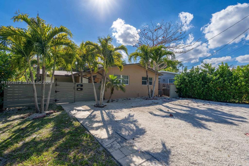 2470-2472 NE 182nd Ter, North Miami Beach FL 33160