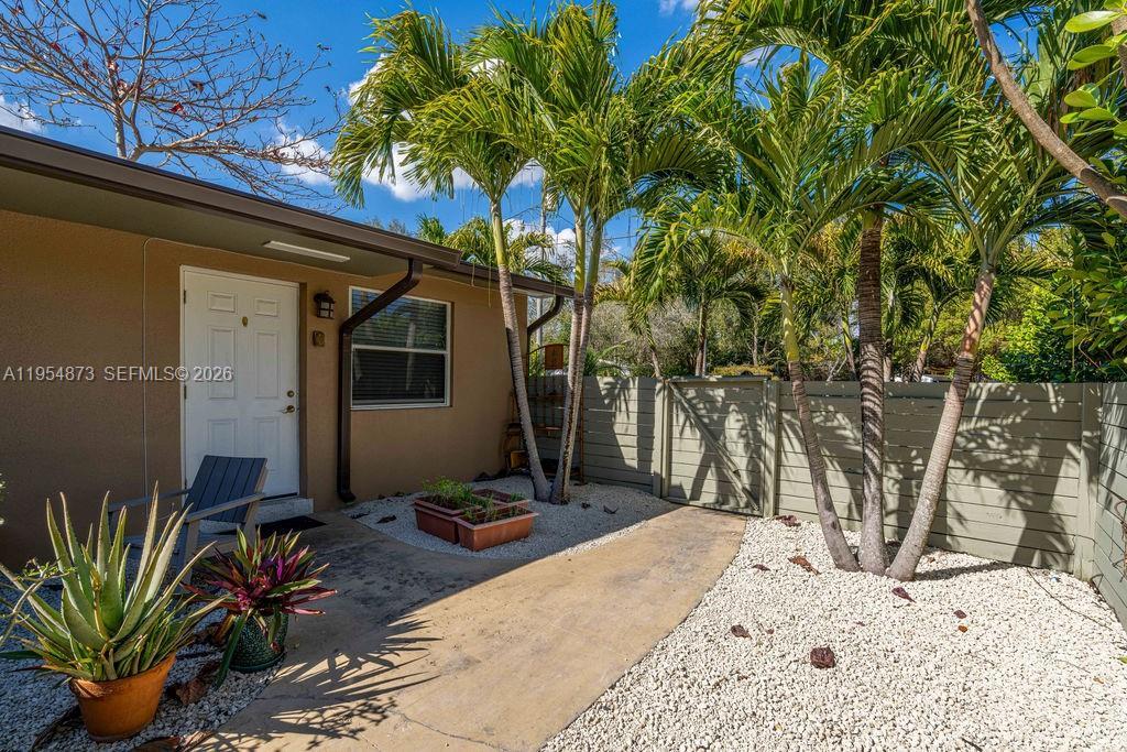 2470-2472 NE 182nd Ter, North Miami Beach FL 33160 photo 4