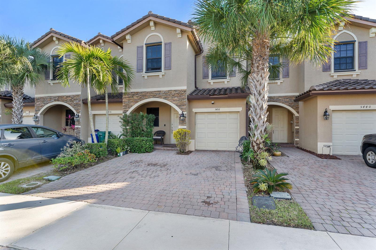 5438 NW 27th Street, Margate FL 33063 photo 2