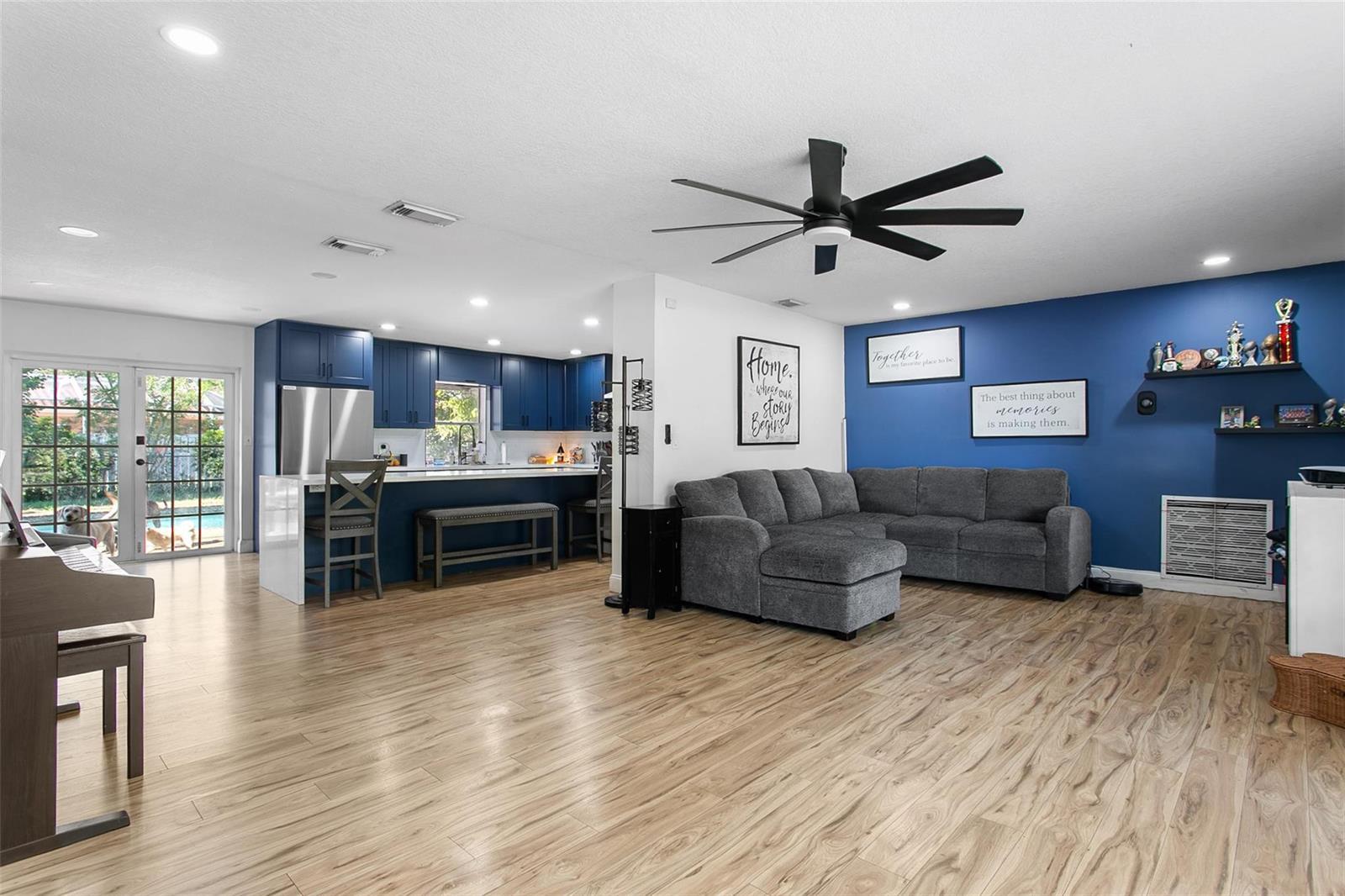 846 Ramblewood Drive, Coral Springs FL 33071 photo 2