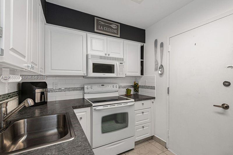 17800 Atlantic Blvd # 203, Sunny Isles Beach FL 33160 photo 2