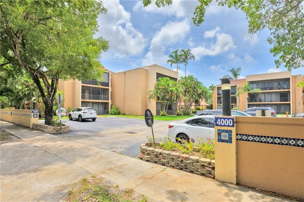 4000 N Hills Drive # 30, Hollywood FL 33021