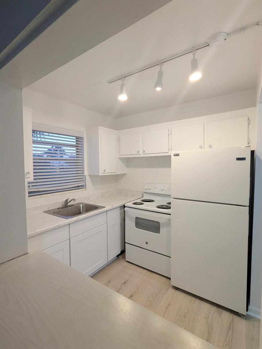 353 Sheffield O, West Palm Beach FL 33417 photo 2