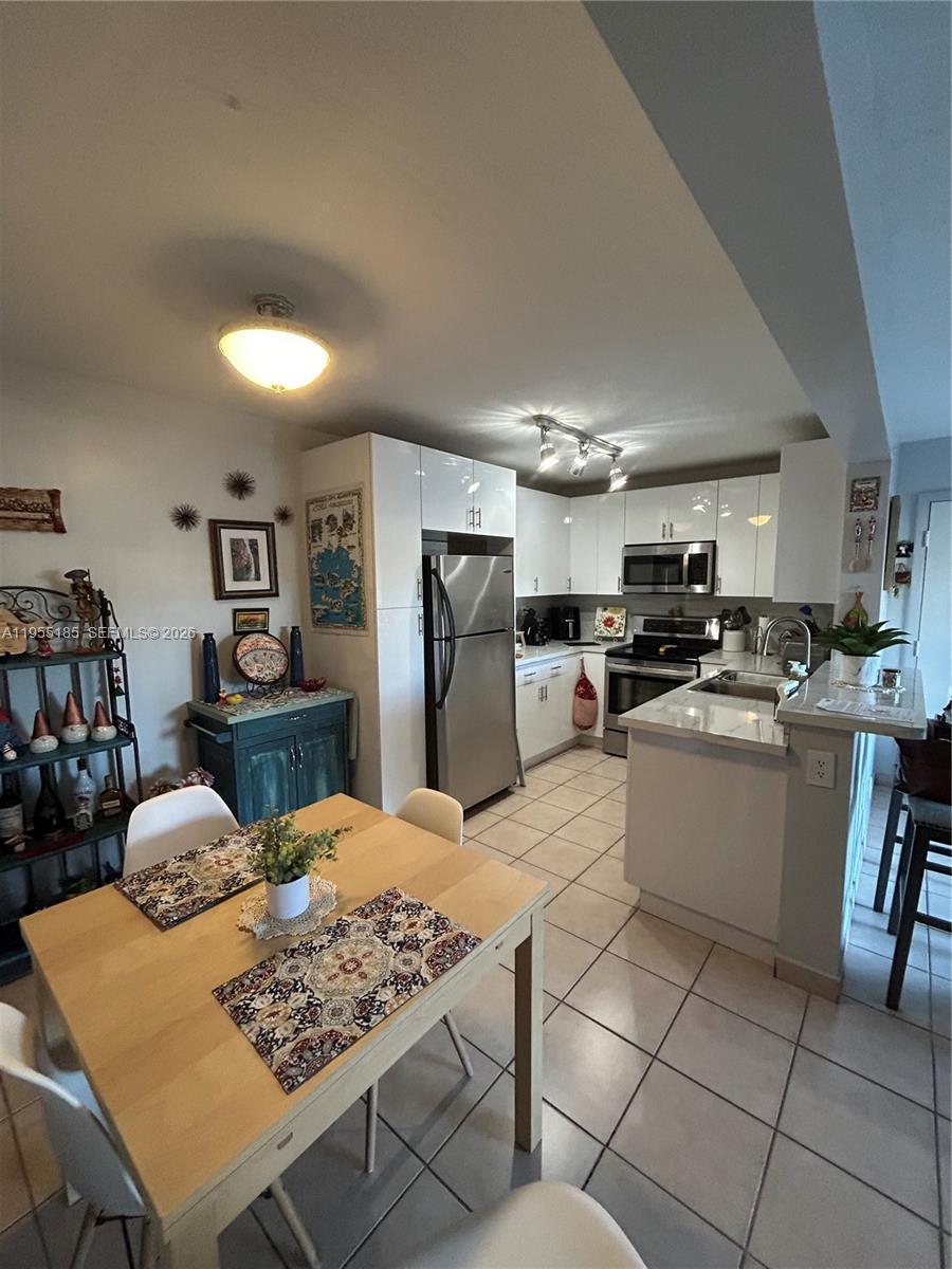 200 W Palm Cir W # 104, Pembroke Pines FL 33025 photo 2