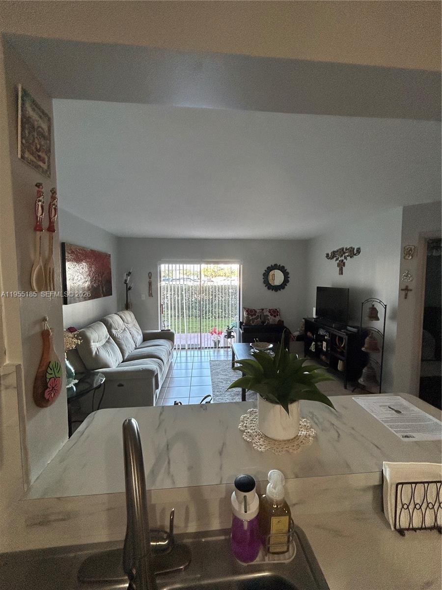 200 W Palm Cir W # 104, Pembroke Pines FL 33025 photo 4