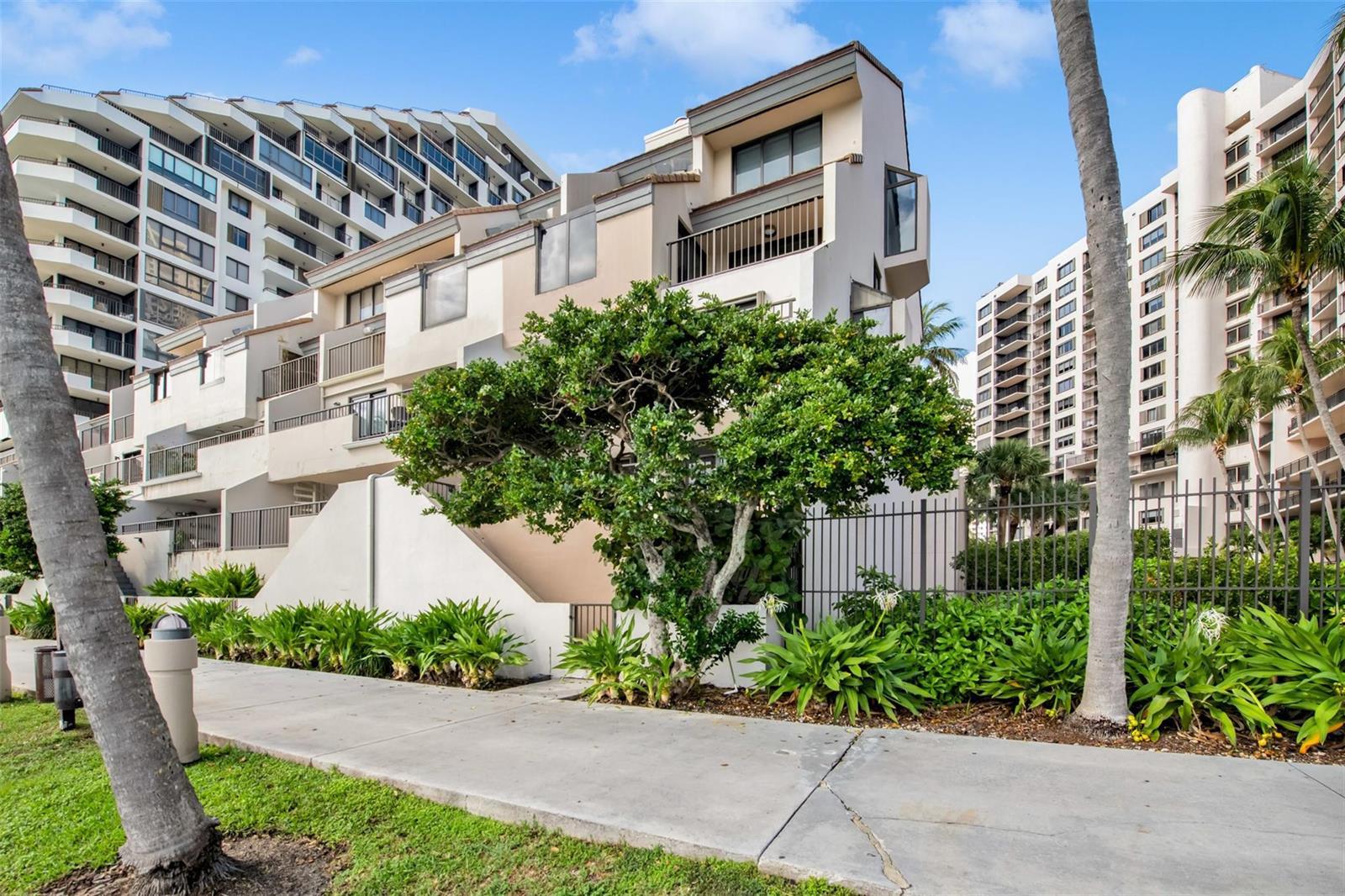 520 E Brickell Key Drive, Miami FL 33131 photo 4