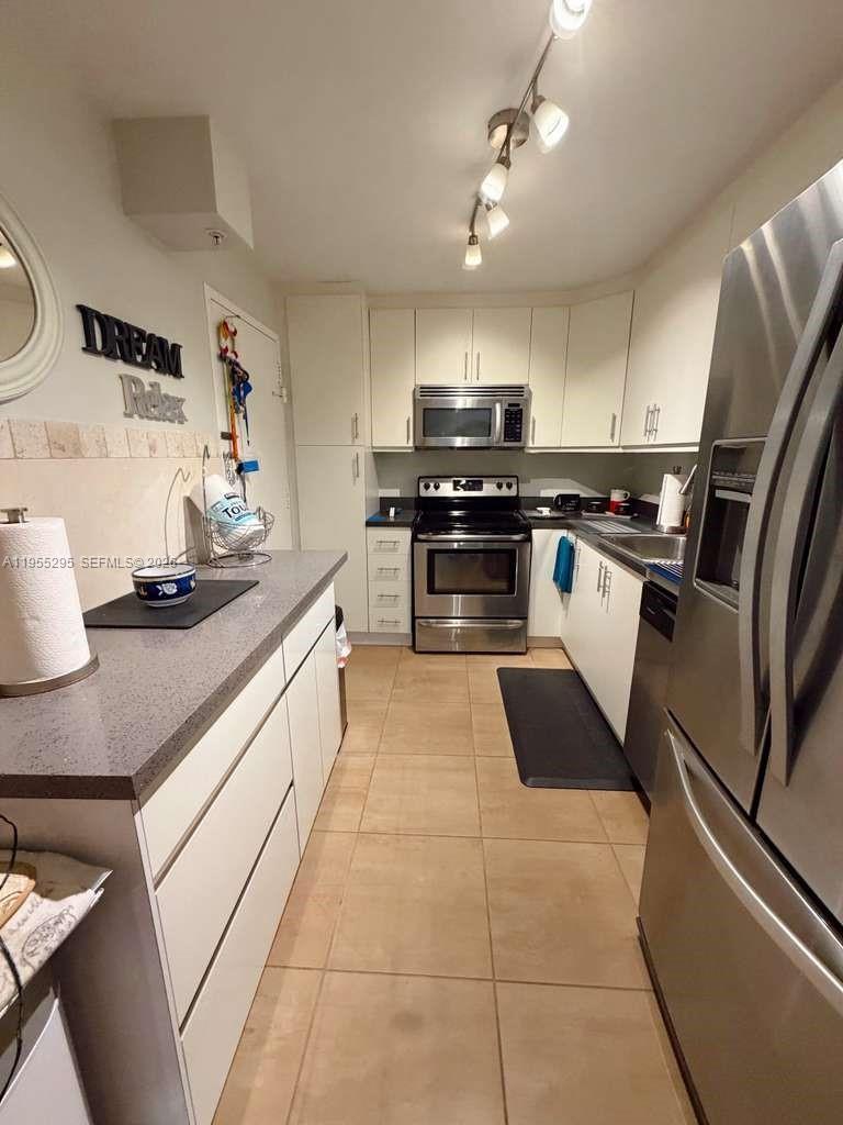 400 Kings Point Dr # 625, Sunny Isles Beach FL 33160