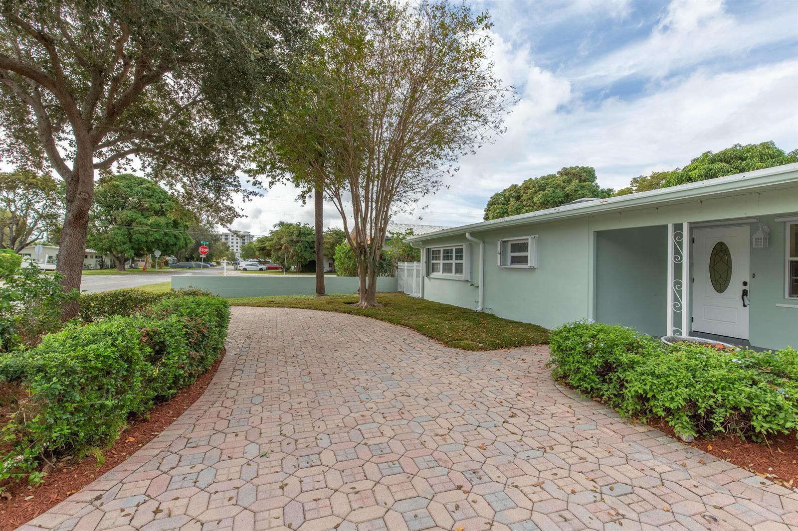 405 NE 24th Avenue, Pompano Beach FL 33062 photo 2