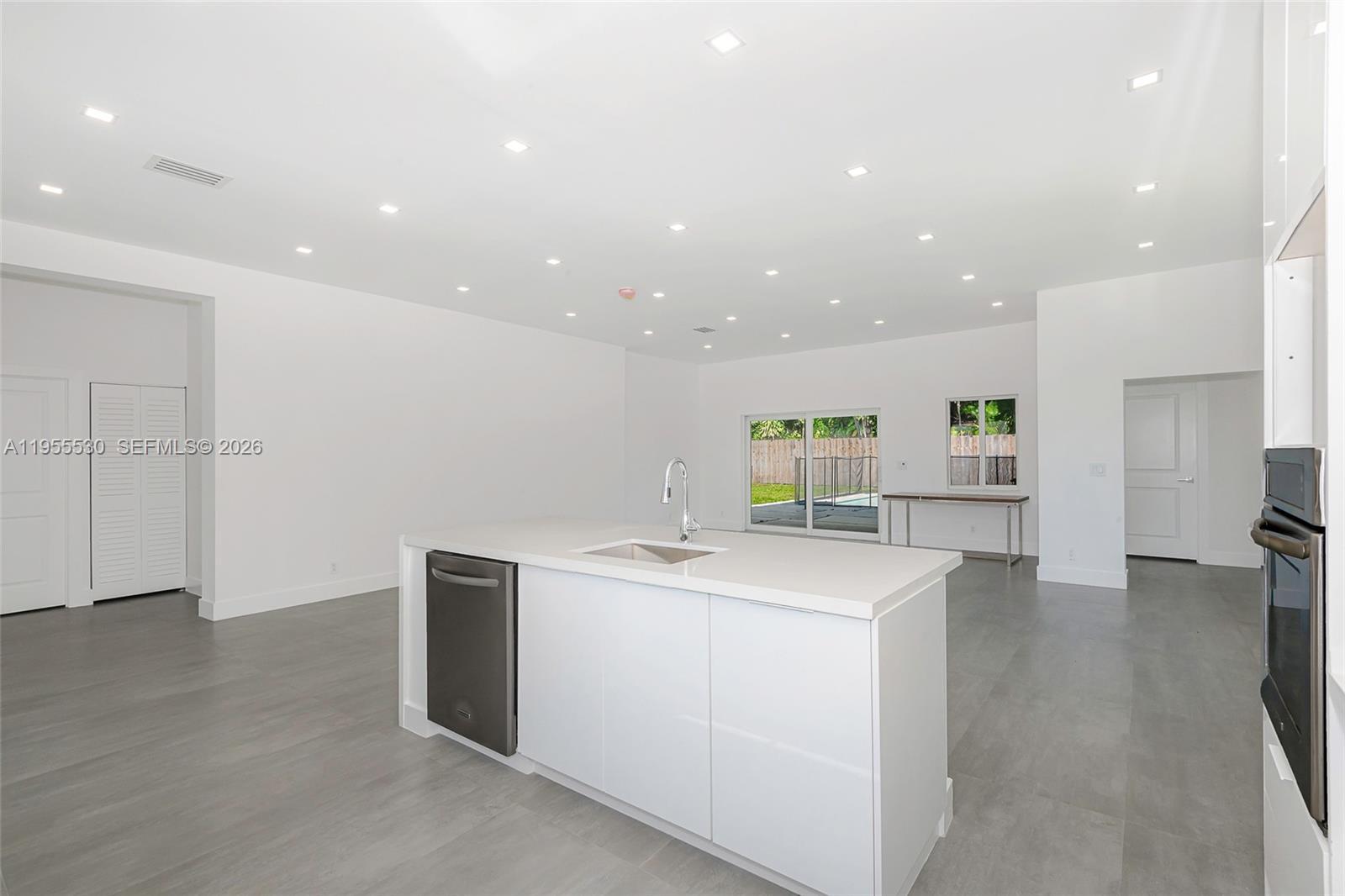 651 NE 172nd St # 651, Miami FL 33162 photo 3