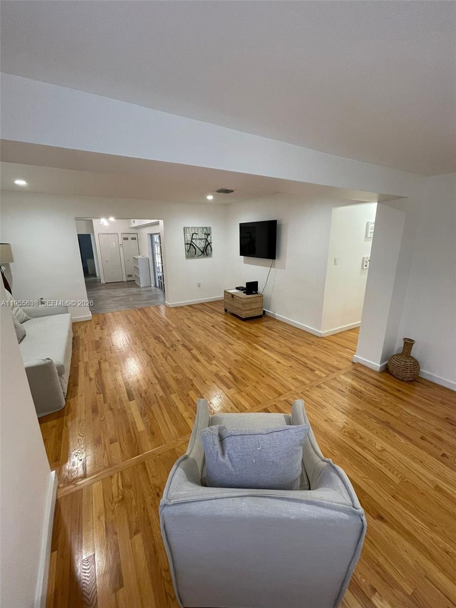 2375 NE 185th St, Miami FL 33180 photo 3