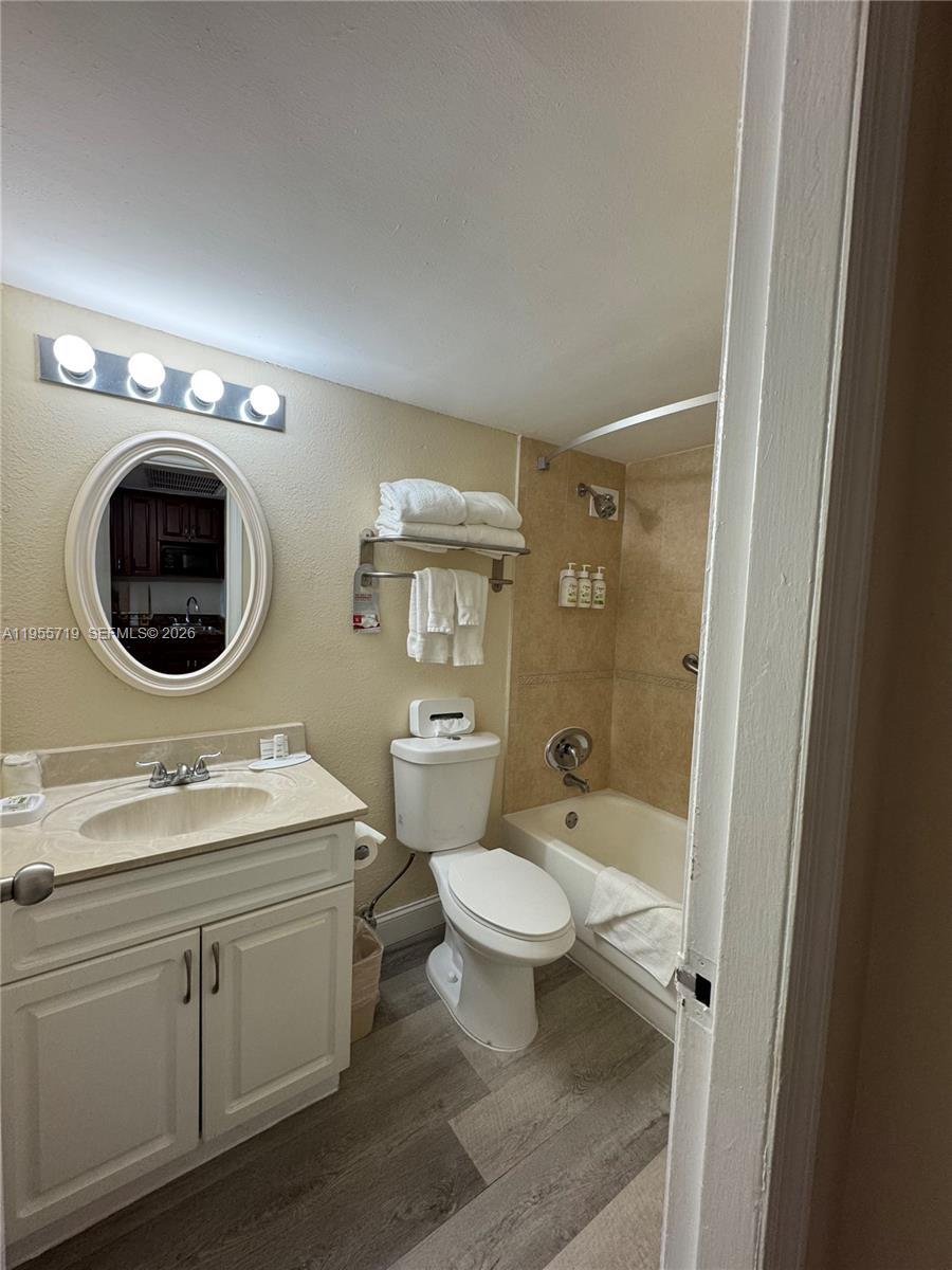 19201 Collins Ave # 1103, Sunny Isles Beach FL 33160 photo 2