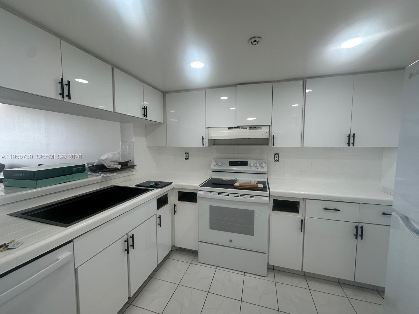 2555 Collins Ave # 1804, Miami Beach FL 33140 photo 4