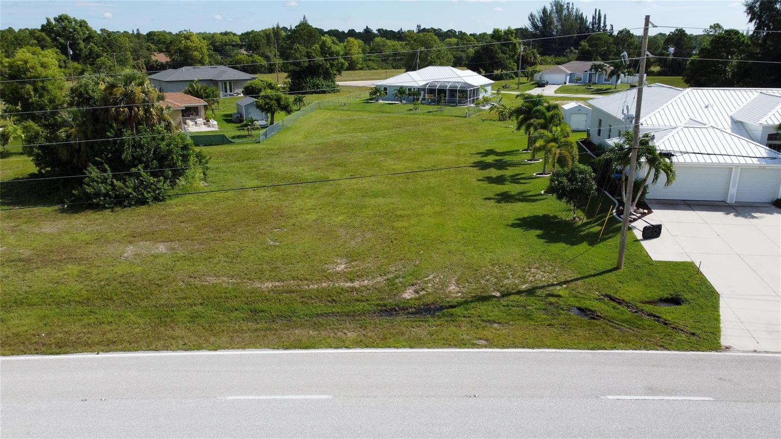 4239 E Gator Circle, Cape Coral FL 33909 photo 2