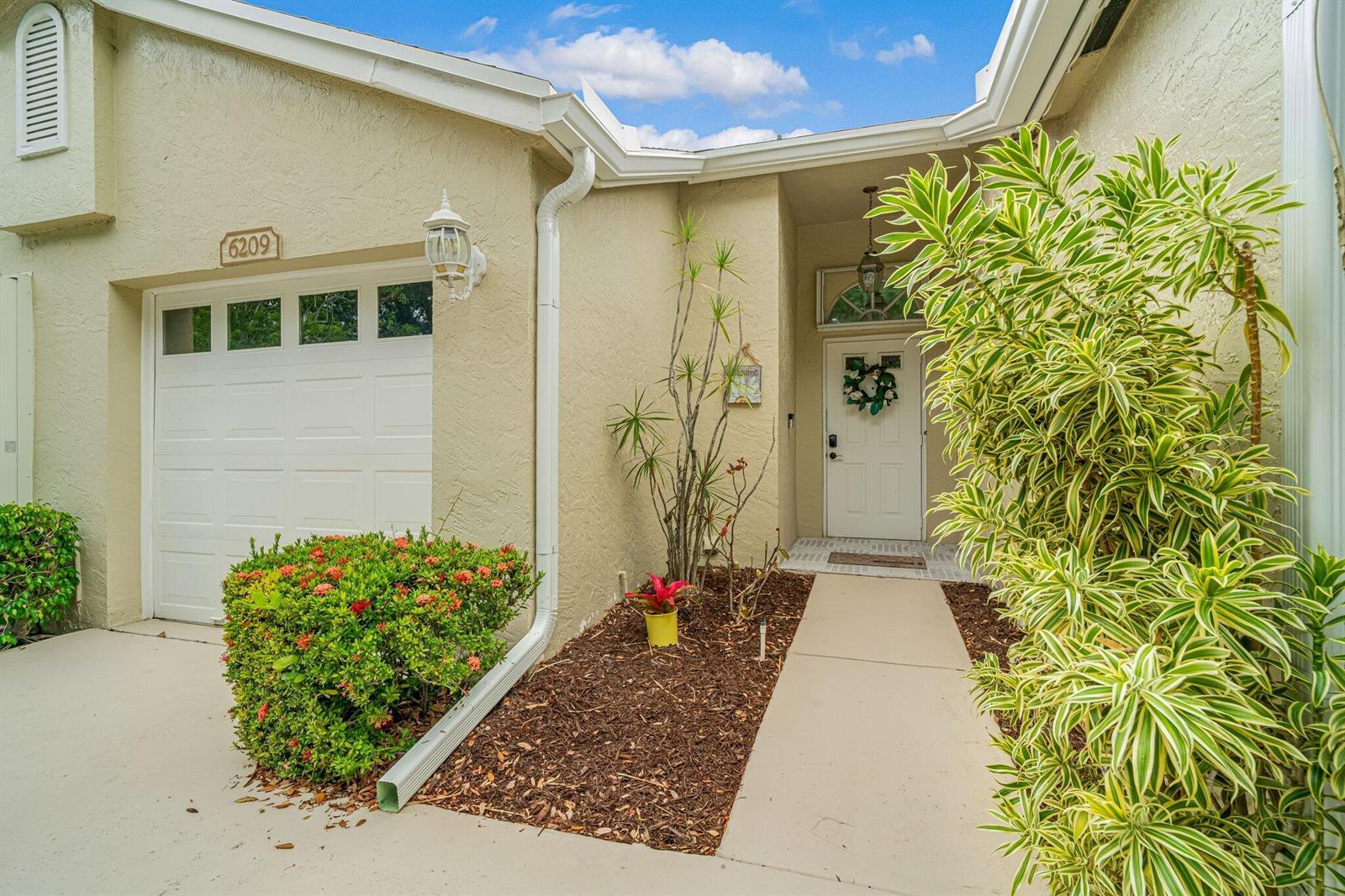 6209 Pond Tree Court, FL 33463