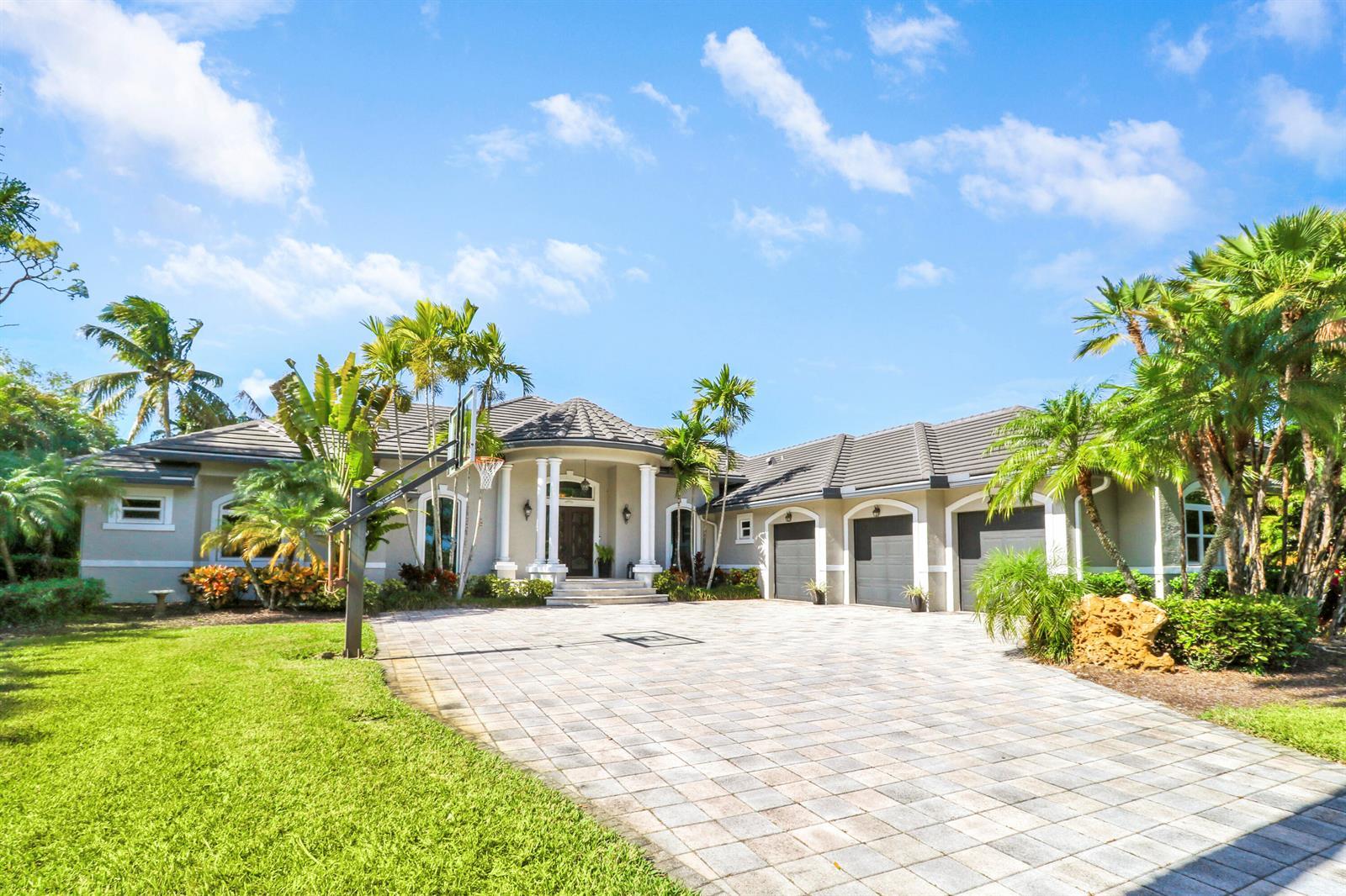 18512 SE Old Trail Drive E, Jupiter FL 33478 photo 2