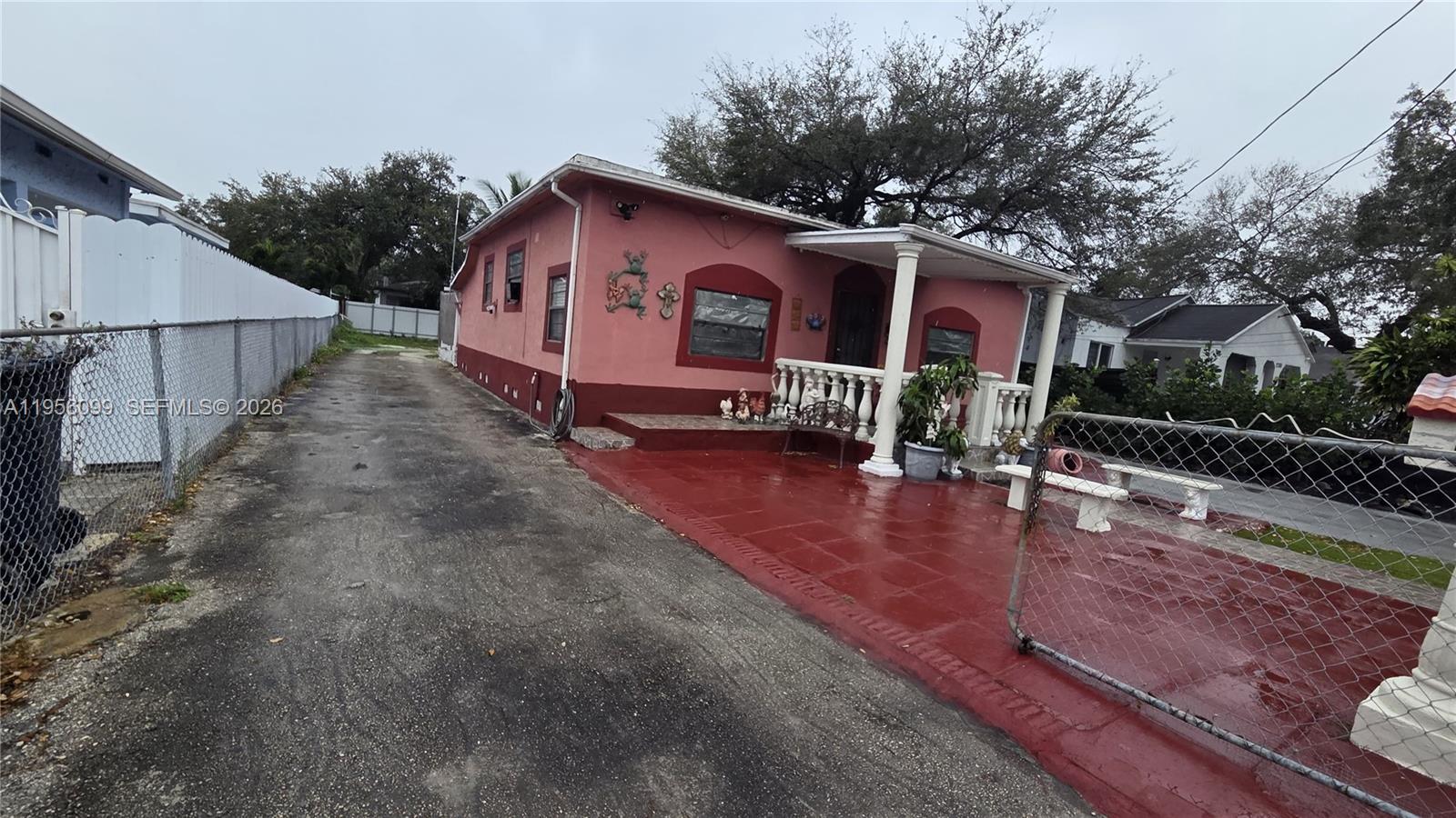 2764 NW 31st St, Miami FL 33142 photo 2