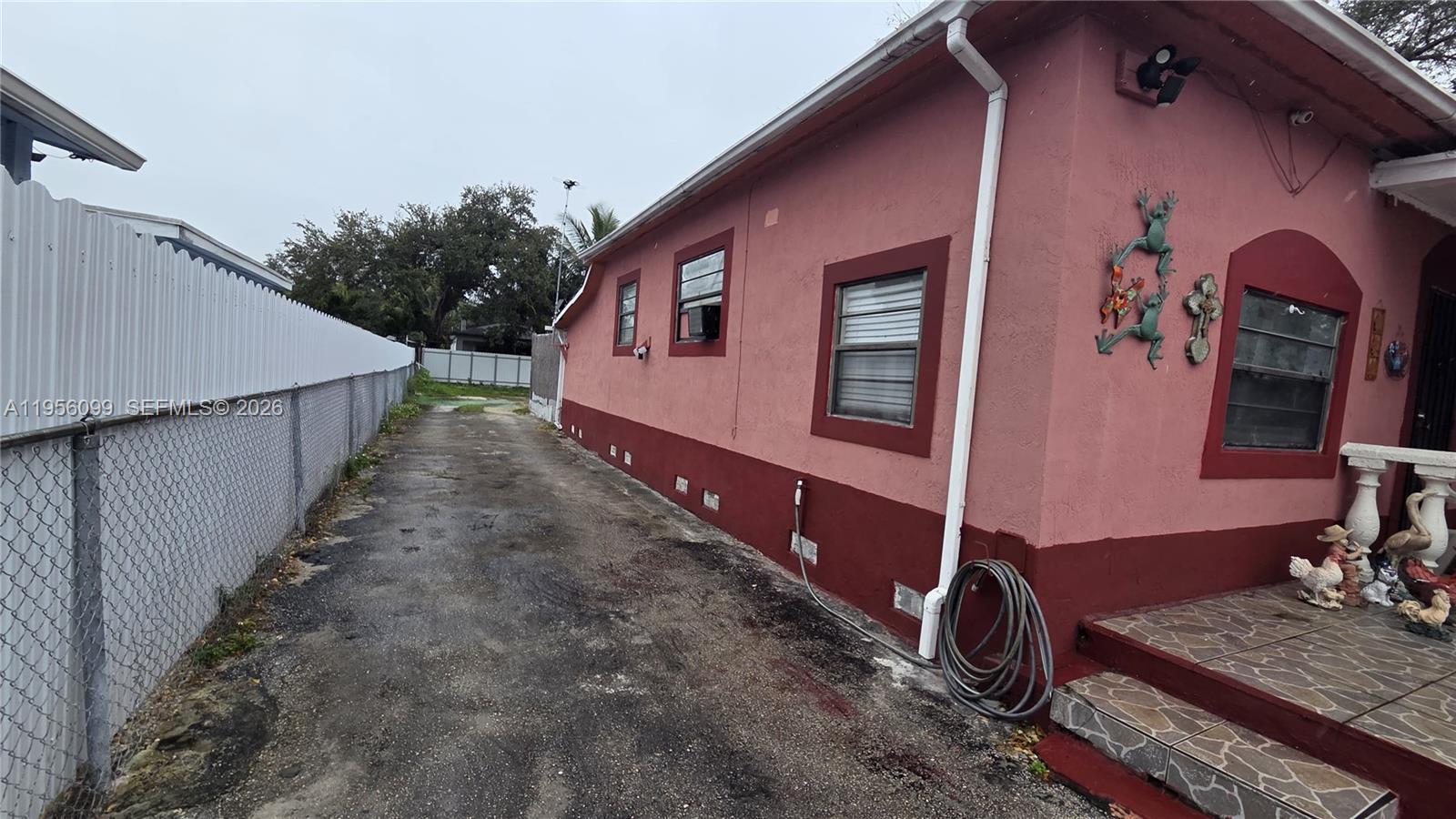 2764 NW 31st St, Miami FL 33142 photo 5