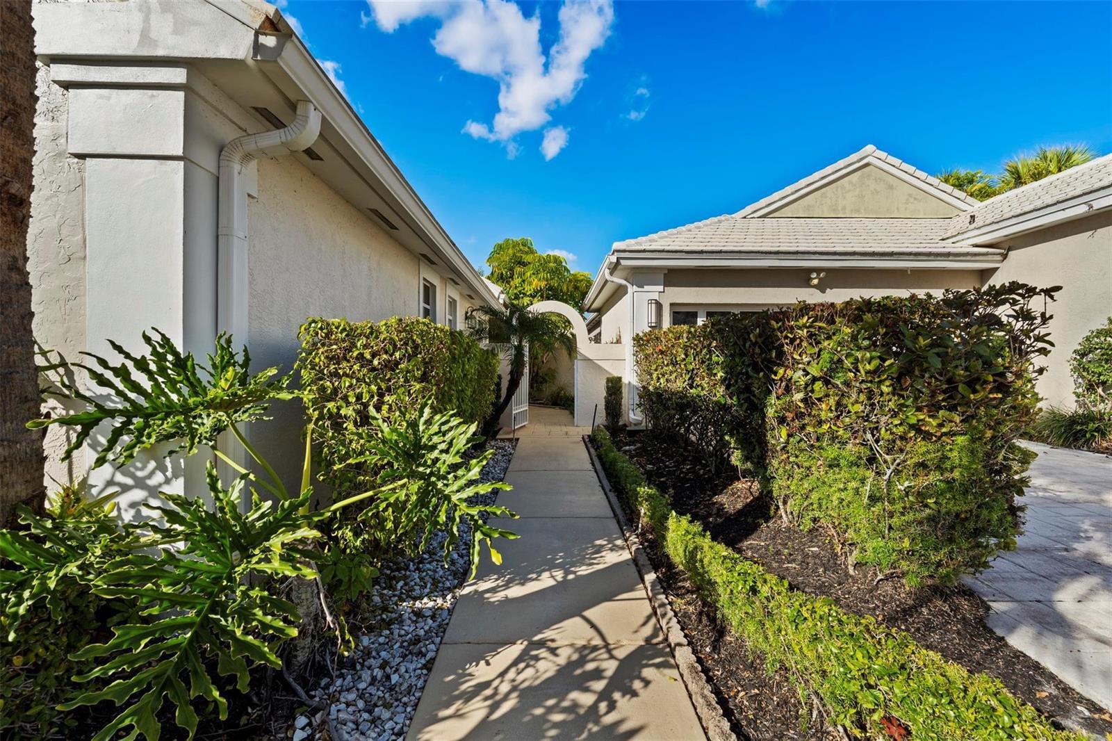 9181 Heathridge Drive, West Palm Beach FL 33411 photo 4