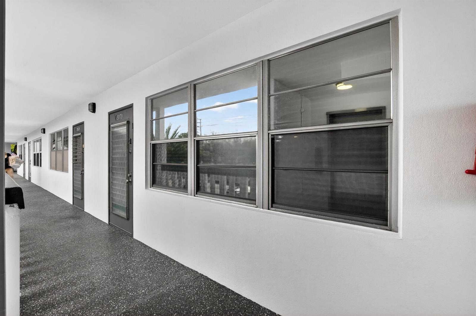 2070 Newport Q, Deerfield Beach FL 33442 photo 2