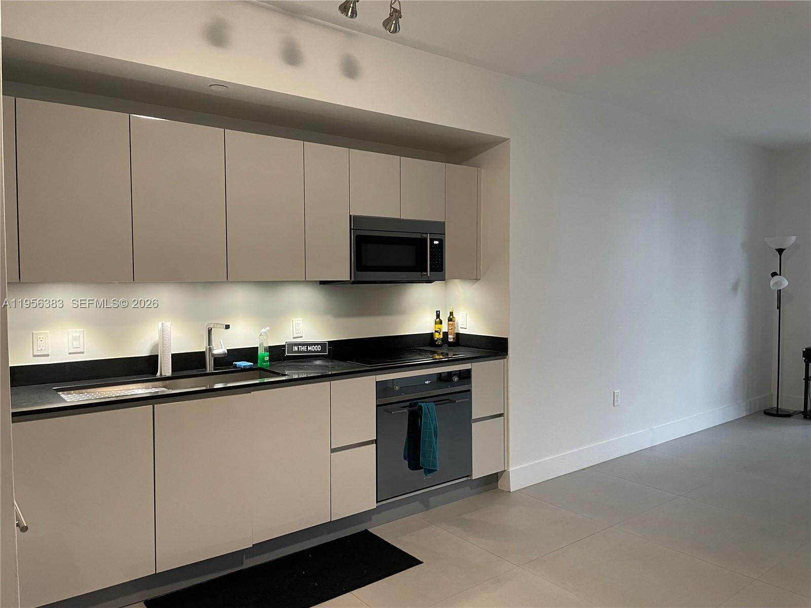 1010 Brickell Ave # 3708, Miami FL 33131 photo 2