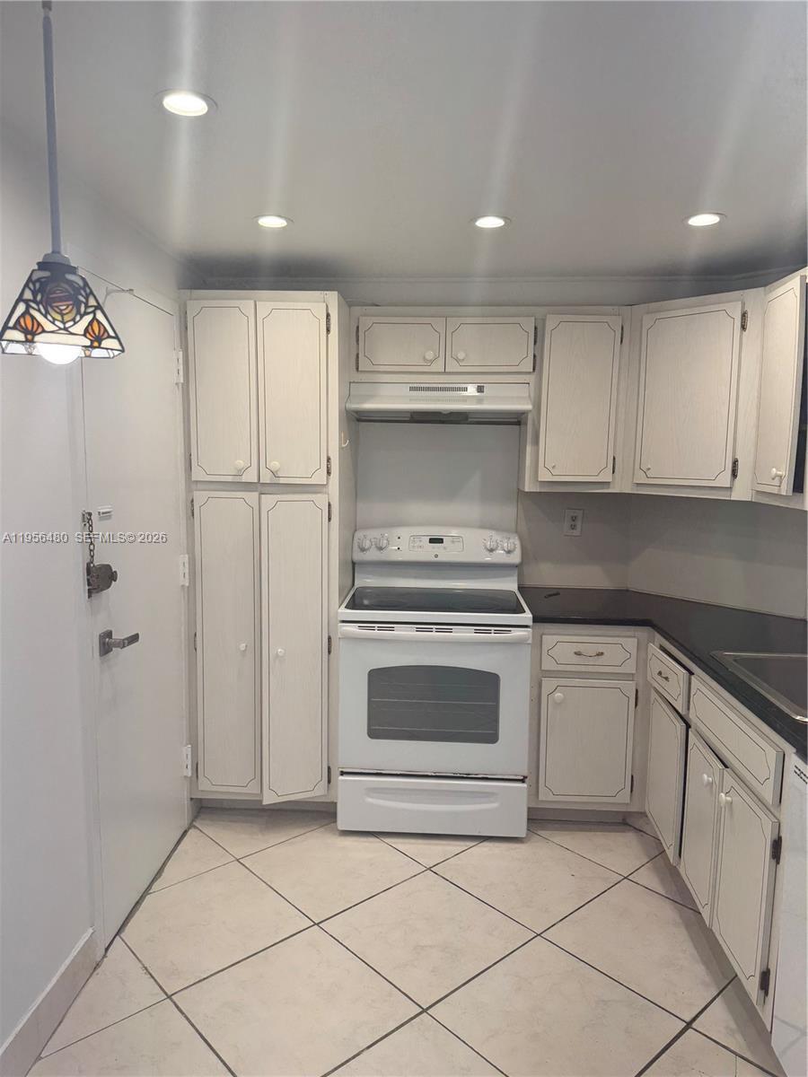 300 Bayview Dr # 501, Sunny Isles Beach FL 33160 photo 4