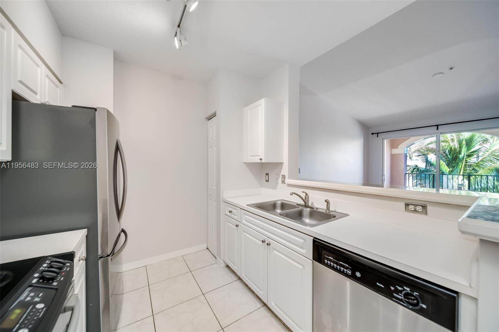 6831 SW 44th St # 304, Miami FL 33155 photo 2