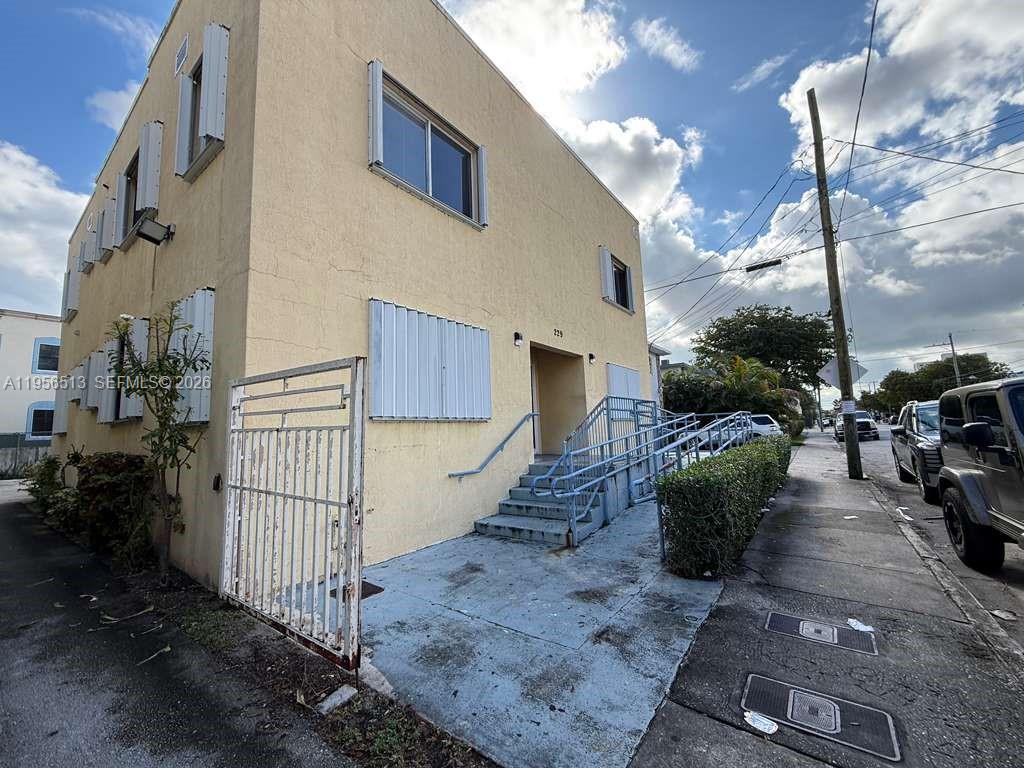 229 NW 10th Ave # 4, Miami FL 33128
