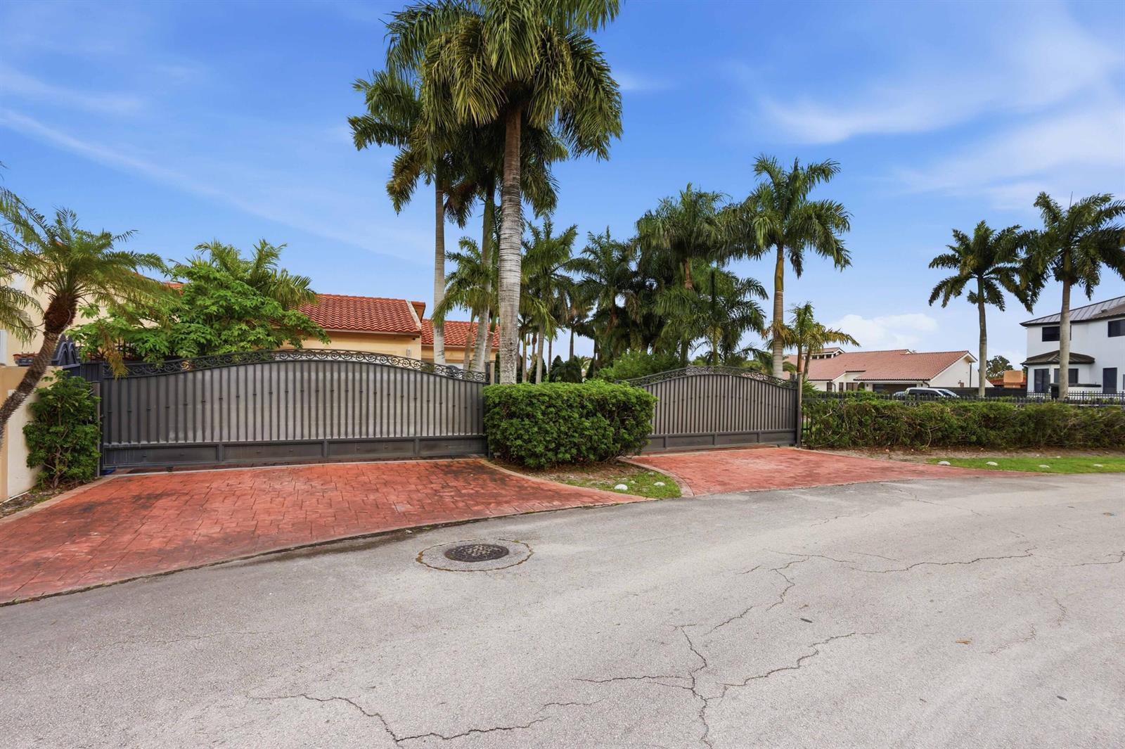 7445 N Augusta Drive, Hialeah FL 33015 photo 5