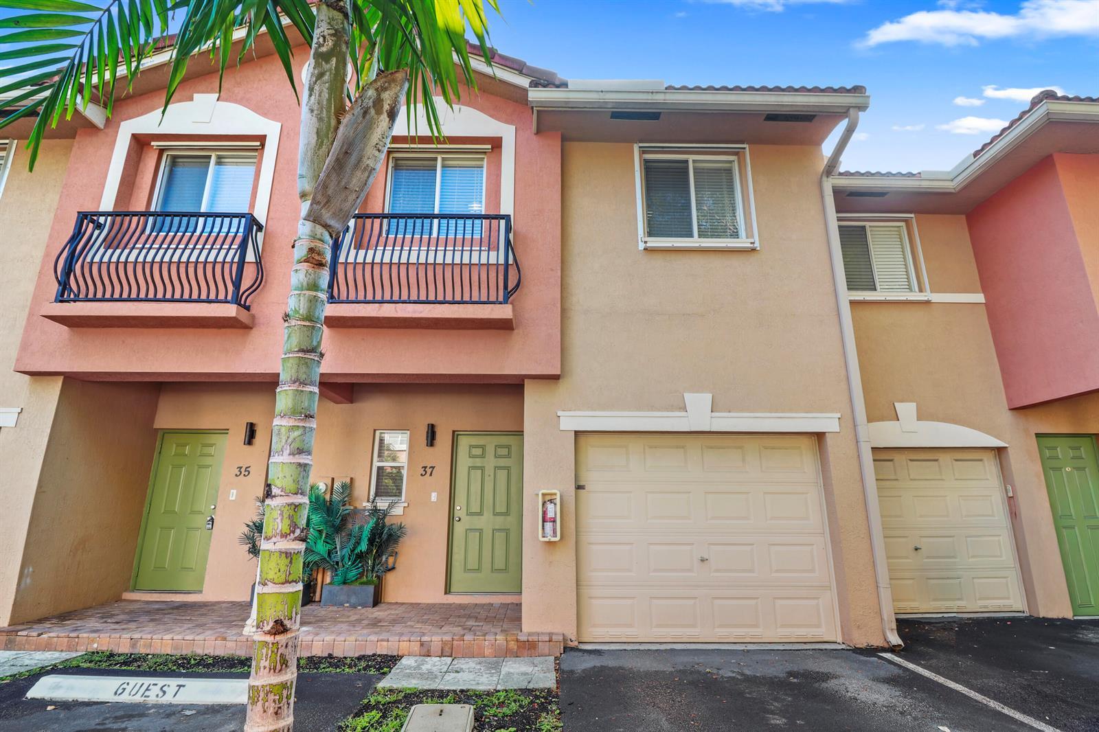 37 SE 3rd Avenue, Hallandale Beach FL 33009 photo 2