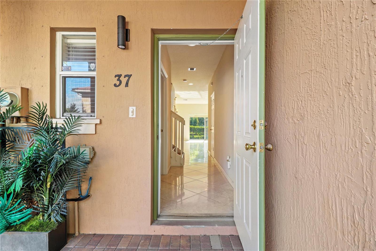 37 SE 3rd Avenue, Hallandale Beach FL 33009 photo 4