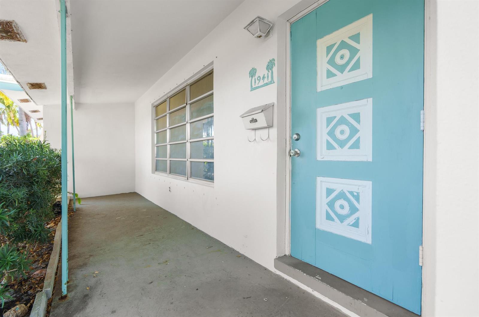 1941 NE 28th Avenue, Pompano Beach FL 33062 photo 2