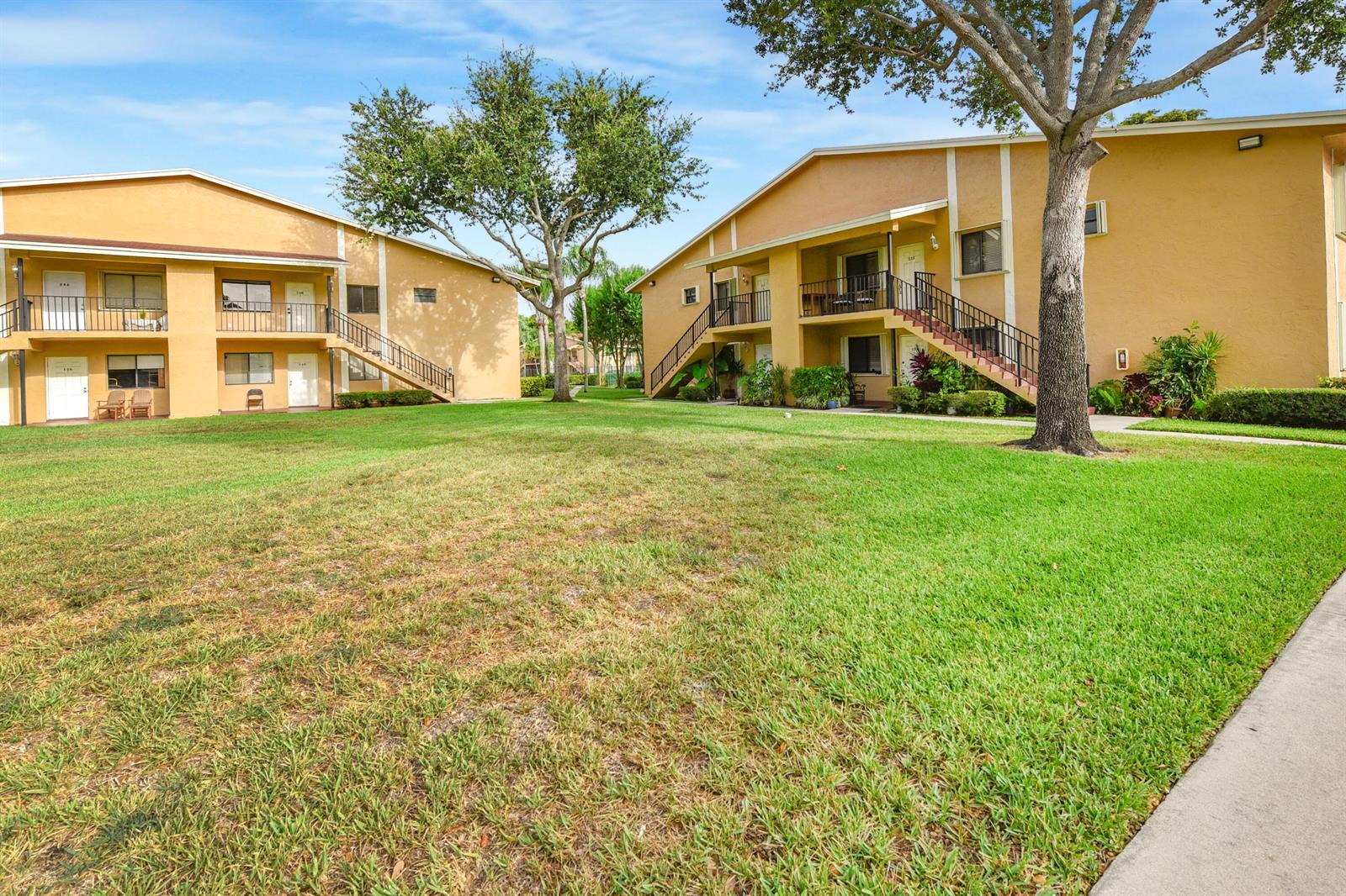 6053 10th 140 Avenue N # 140, FL 33463 photo 2