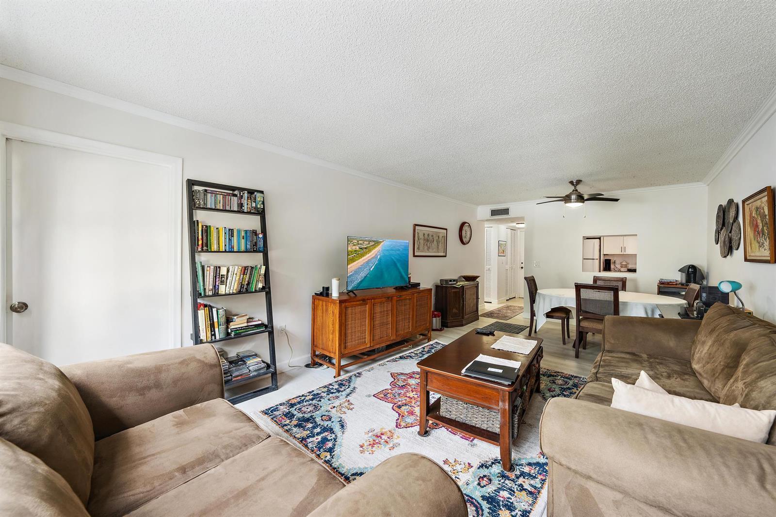 1516 S Lakeside Drive # 207, FL 33460 photo 2