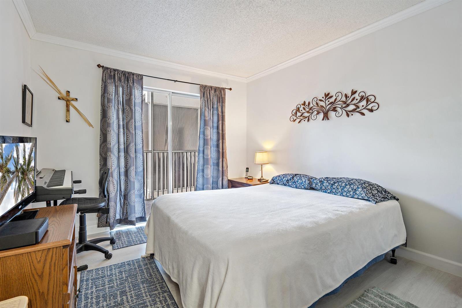 1516 S Lakeside Drive # 207, FL 33460 photo 4