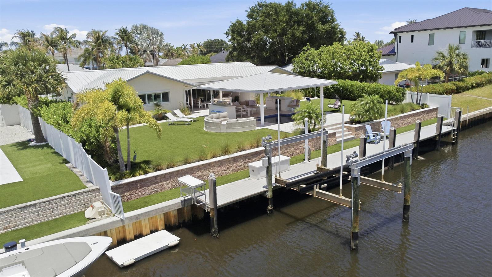 16 Leeward Circle, Tequesta FL 33469